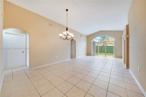 Casa en venta en Miami, Florida, 3 dormitorios, 135.08 m2 № 1993171 - foto 4