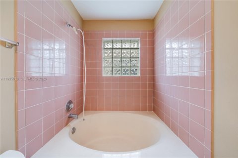 Casa en venta en Miami, Florida, 3 dormitorios, 135.08 m2 № 1993171 - foto 19