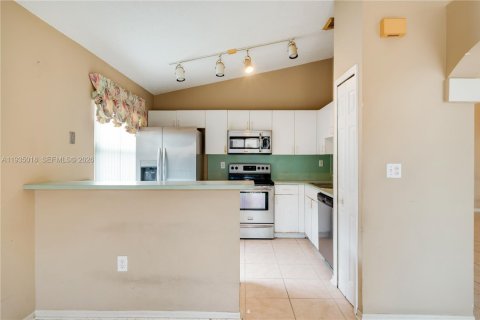 Casa en venta en Miami, Florida, 3 dormitorios, 135.08 m2 № 1993171 - foto 11