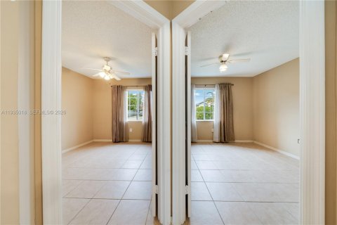 Casa en venta en Miami, Florida, 3 dormitorios, 135.08 m2 № 1993171 - foto 21