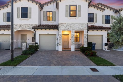 Townhouse in Homestead, Florida 4 bedrooms, 169.08 sq.m. № 1984073