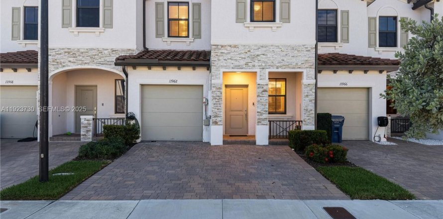 Townhouse in Homestead, Florida 4 bedrooms, 169.08 sq.m. № 1984073