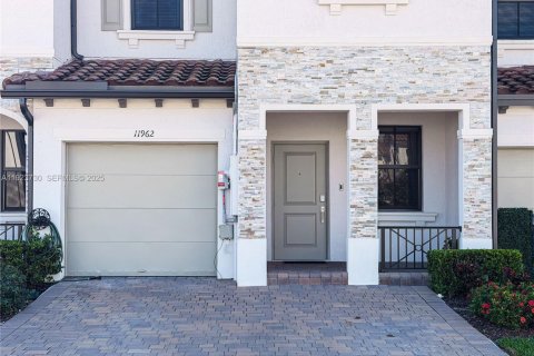 Townhouse in Homestead, Florida 4 bedrooms, 169.08 sq.m. № 1984073 - photo 2