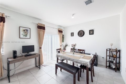 Townhouse in Homestead, Florida 4 bedrooms, 169.08 sq.m. № 1984073 - photo 11