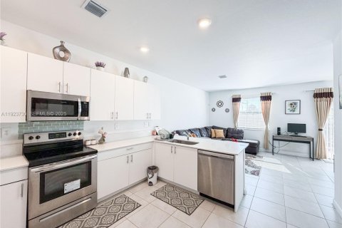 Townhouse in Homestead, Florida 4 bedrooms, 169.08 sq.m. № 1984073 - photo 8