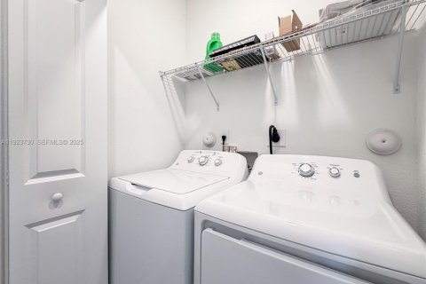 Townhouse in Homestead, Florida 4 bedrooms, 169.08 sq.m. № 1984073 - photo 28