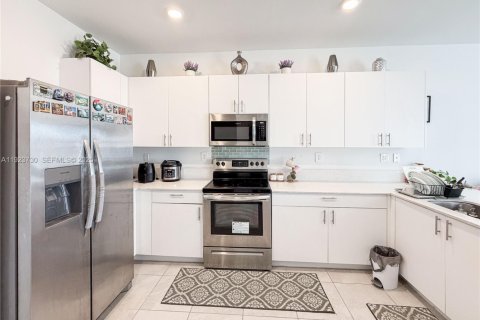 Townhouse in Homestead, Florida 4 bedrooms, 169.08 sq.m. № 1984073 - photo 7