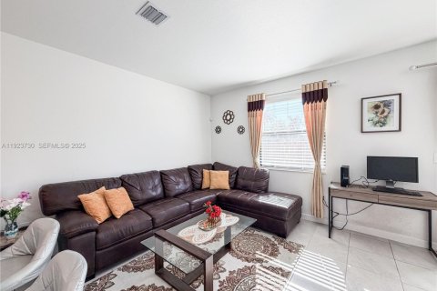 Townhouse in Homestead, Florida 4 bedrooms, 169.08 sq.m. № 1984073 - photo 13