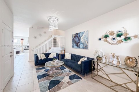 Townhouse in Homestead, Florida 4 bedrooms, 169.08 sq.m. № 1984073 - photo 6