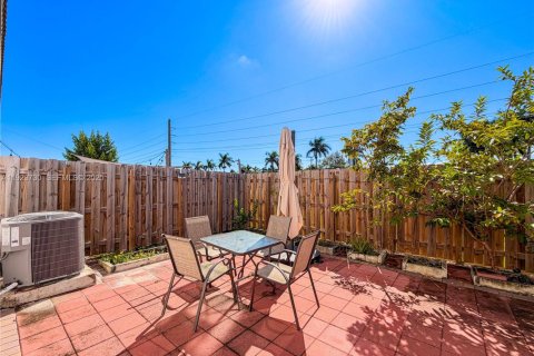 Townhouse in Homestead, Florida 4 bedrooms, 169.08 sq.m. № 1984073 - photo 30