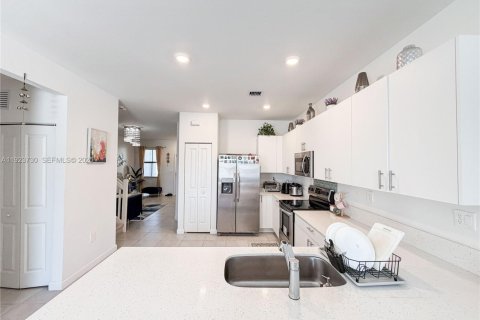 Townhouse in Homestead, Florida 4 bedrooms, 169.08 sq.m. № 1984073 - photo 10