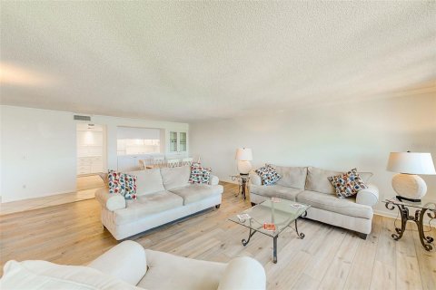 Condo in Clearwater, Florida, 2 bedrooms  № 1205344 - photo 12
