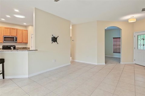 Villa ou maison à vendre à Kissimmee, Floride: 2 chambres, 138.24 m2 № 2398483 - photo 8