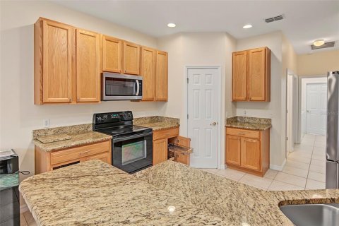 Villa ou maison à vendre à Kissimmee, Floride: 2 chambres, 138.24 m2 № 2398483 - photo 12
