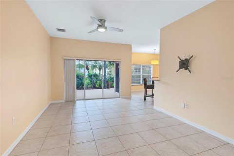 Villa ou maison à vendre à Kissimmee, Floride: 2 chambres, 138.24 m2 № 2398483 - photo 5