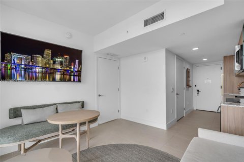 Condo in Miami, Florida, 1 bedroom  № 2059866 - photo 3
