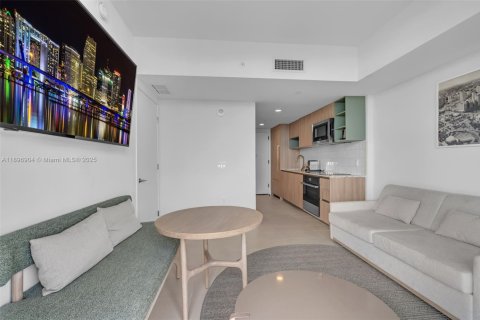 Condo in Miami, Florida, 1 bedroom  № 2059866 - photo 4