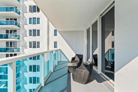 Condo in Miami Beach, Florida, 1 bedroom № 1975169 - photo 19