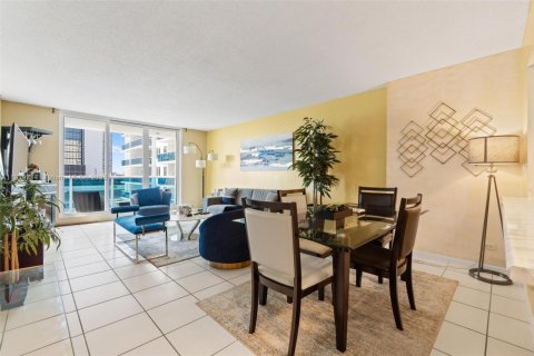 Condo in Miami Beach, Florida, 1 bedroom № 1975169 - photo 13