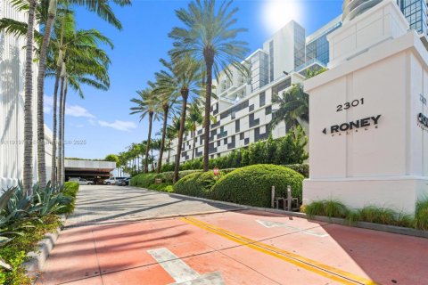 Condo in Miami Beach, Florida, 1 bedroom № 1975169 - photo 26