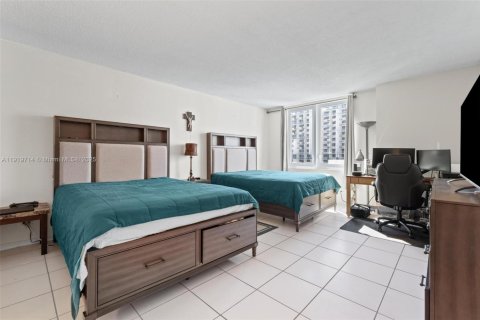 Condo in Miami Beach, Florida, 1 bedroom № 1975169 - photo 21