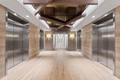 Condo in Miami Beach, Florida, 1 bedroom № 1975169 - photo 4