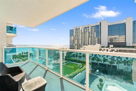 Condo in Miami Beach, Florida, 1 bedroom № 1975169 - photo 18