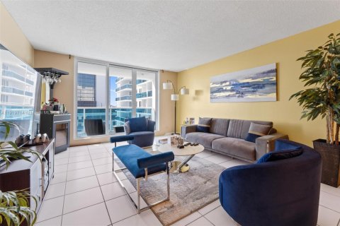 Condo in Miami Beach, Florida, 1 bedroom № 1975169 - photo 16