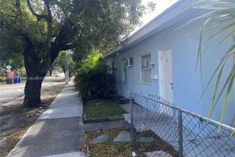 Снять в аренду виллу или дом в Холливуд, Флорида 1 спальня, 60.39м2, № 1971097 - фото 1