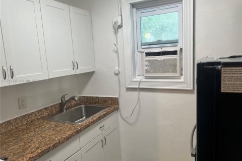 Снять в аренду виллу или дом в Холливуд, Флорида 1 спальня, 60.39м2, № 1971097 - фото 8