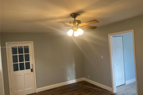 Снять в аренду виллу или дом в Холливуд, Флорида 1 спальня, 60.39м2, № 1971097 - фото 3