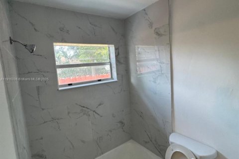 Снять в аренду виллу или дом в Холливуд, Флорида 1 спальня, 60.39м2, № 1971097 - фото 14