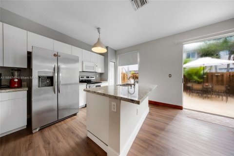 Touwnhouse à louer à Doral, Floride: 3 chambres, 140.47 m2 № 1930234 - photo 12