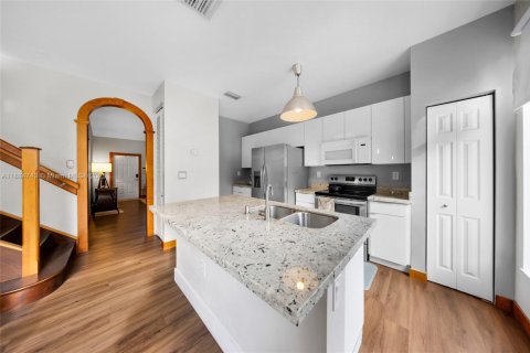 Touwnhouse à louer à Doral, Floride: 3 chambres, 140.47 m2 № 1930234 - photo 16