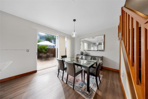 Touwnhouse à louer à Doral, Floride: 3 chambres, 140.47 m2 № 1930234 - photo 13