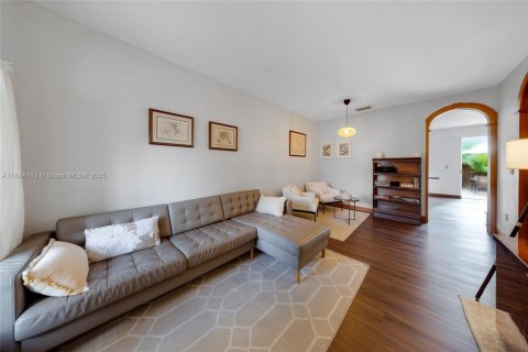 Touwnhouse à louer à Doral, Floride: 3 chambres, 140.47 m2 № 1930234 - photo 5