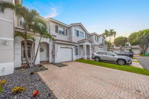 Touwnhouse à louer à Doral, Floride: 3 chambres, 140.47 m2 № 1930234 - photo 3