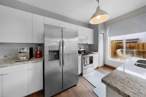 Touwnhouse à louer à Doral, Floride: 3 chambres, 140.47 m2 № 1930234 - photo 18