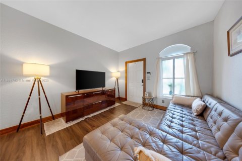 Touwnhouse à louer à Doral, Floride: 3 chambres, 140.47 m2 № 1930234 - photo 8