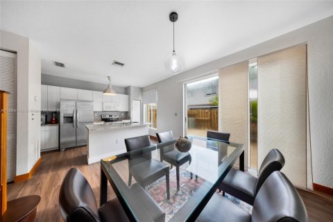 Touwnhouse à louer à Doral, Floride: 3 chambres, 140.47 m2 № 1930234 - photo 14