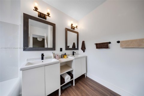 Touwnhouse à louer à Doral, Floride: 3 chambres, 140.47 m2 № 1930234 - photo 23