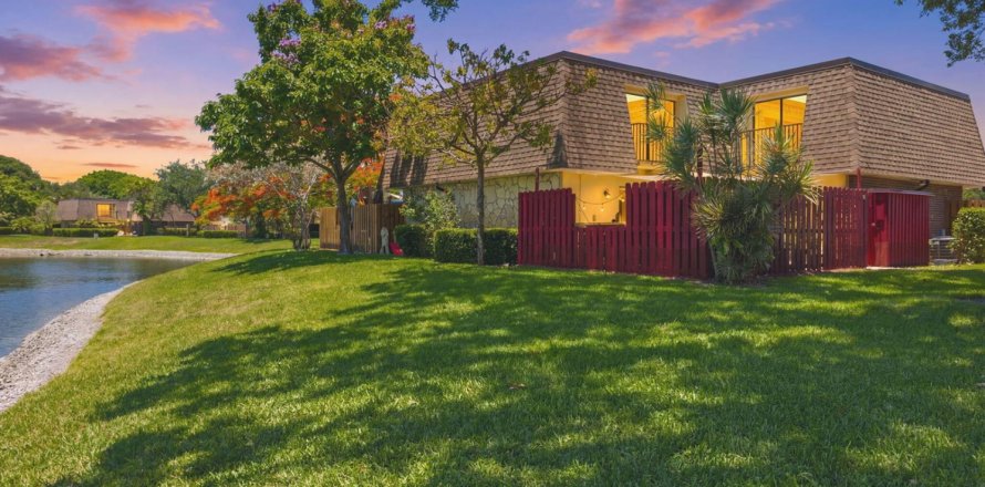 Adosado en Delray Beach, Florida 2 dormitorios, 114.73 m2 № 2261905