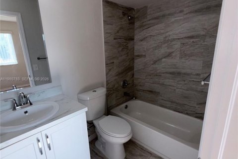 Снять в аренду таунхаус в Пальметто-Бей, Флорида 2 спальни, 104.05м2, № 2047411 - фото 13