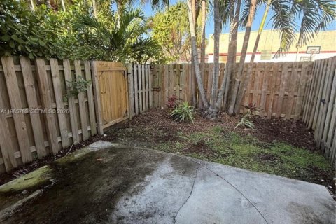 Снять в аренду таунхаус в Пальметто-Бей, Флорида 2 спальни, 104.05м2, № 2047411 - фото 8