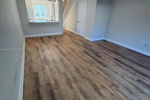 Снять в аренду таунхаус в Пальметто-Бей, Флорида 2 спальни, 104.05м2, № 2047411 - фото 7