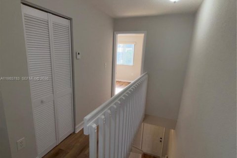 Снять в аренду таунхаус в Пальметто-Бей, Флорида 2 спальни, 104.05м2, № 2047411 - фото 11