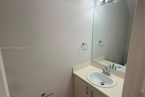 Снять в аренду таунхаус в Пальметто-Бей, Флорида 2 спальни, 104.05м2, № 2047411 - фото 6