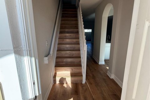 Снять в аренду таунхаус в Пальметто-Бей, Флорида 2 спальни, 104.05м2, № 2047411 - фото 2