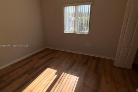 Снять в аренду таунхаус в Пальметто-Бей, Флорида 2 спальни, 104.05м2, № 2047411 - фото 14