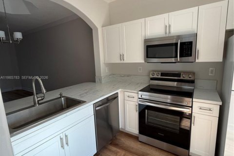 Снять в аренду таунхаус в Пальметто-Бей, Флорида 2 спальни, 104.05м2, № 2047411 - фото 3